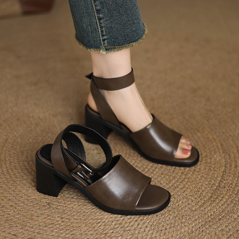 Women's summer cool slippers for wearing retro leather shoes with cross straps for coolness